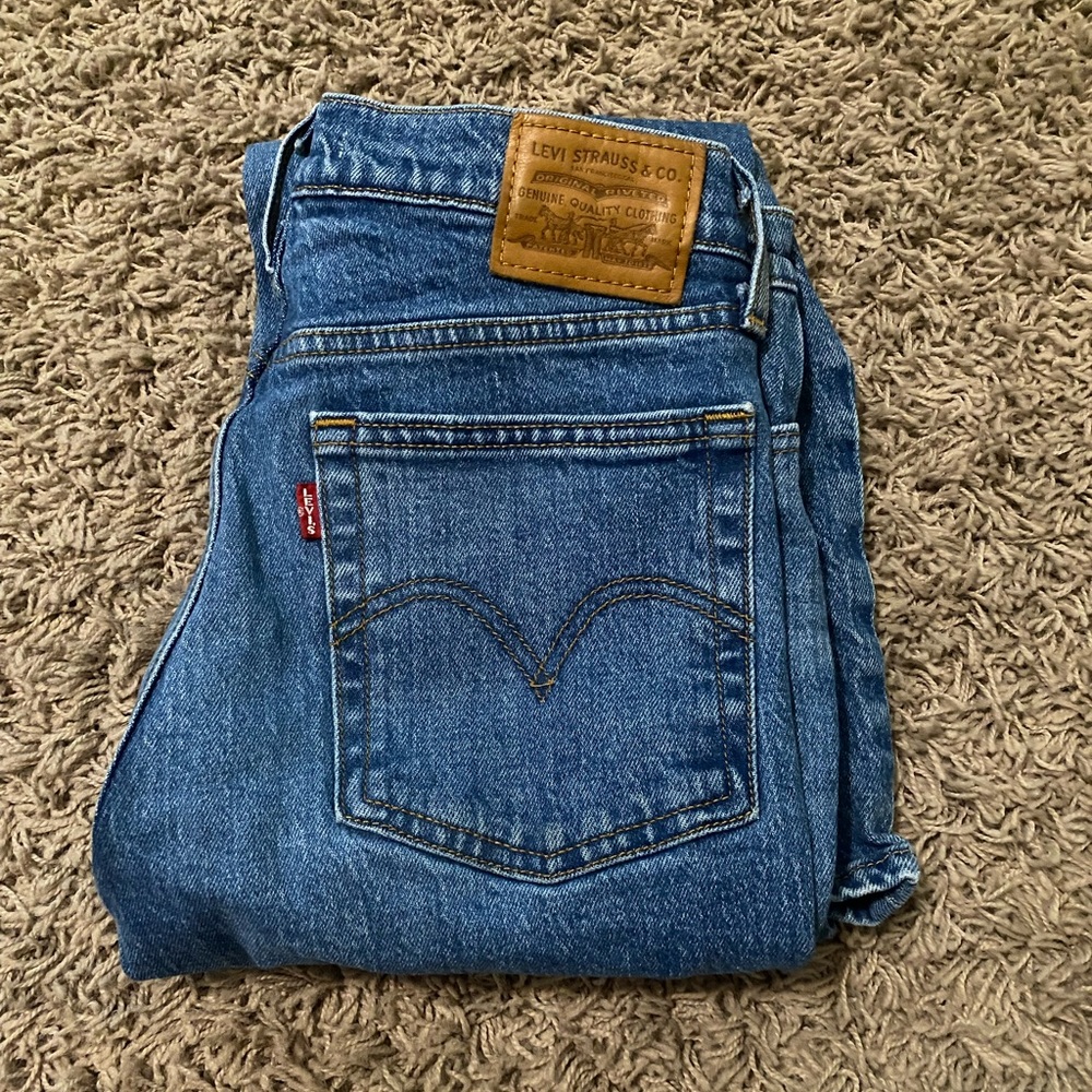 Levi’s mom jeans